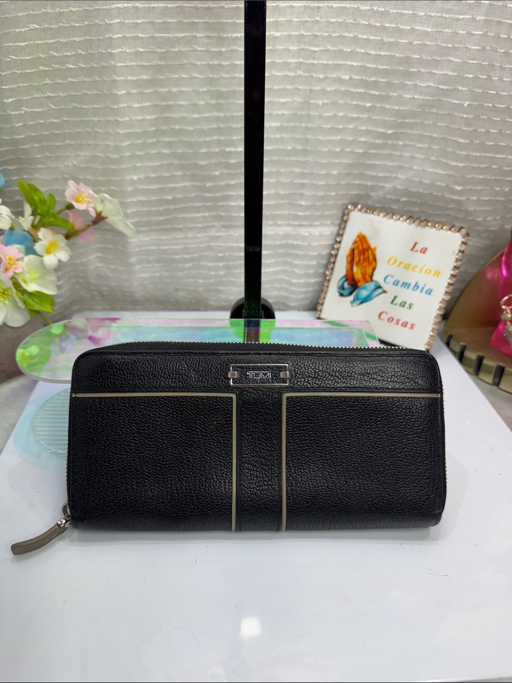 (H) Tumi Continental Zip Wallet - Black Leather with Taupe Details